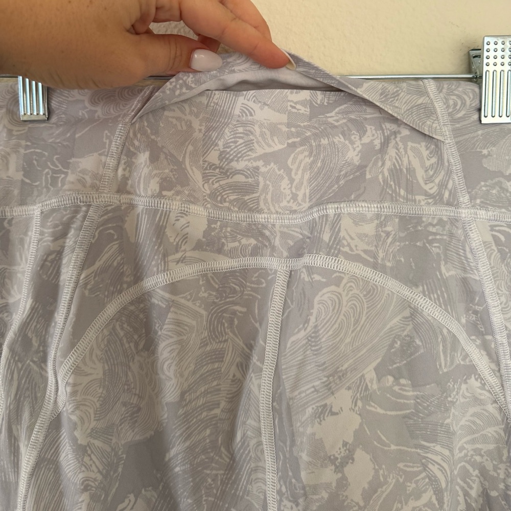 Lululemon White Patterned Fast and Free Crop Leggings - Picture 9 of 13